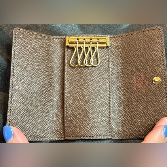 Louis Vuitton key holder - Picture 7 of 12